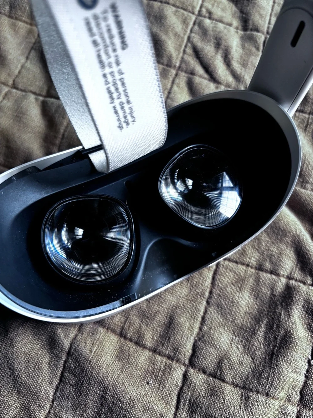Wireless Light Gray VR Motion Controller - Ergonomic Tracking Controller